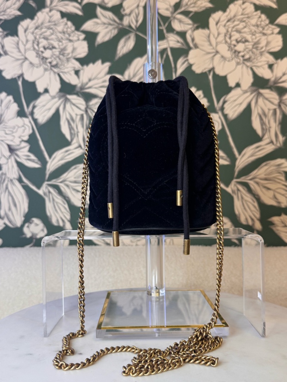 Gucci Black Velvet Mini Drawstring Bucket Bag with Gold Hardware - Picture 2 of 9